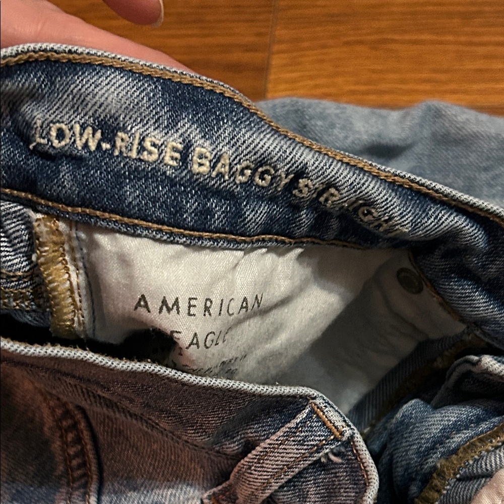 American Eagle Outfitters Low-Rise Baggy Straight Distressed Blue Jeans Size 4 - Picture 3 of 8